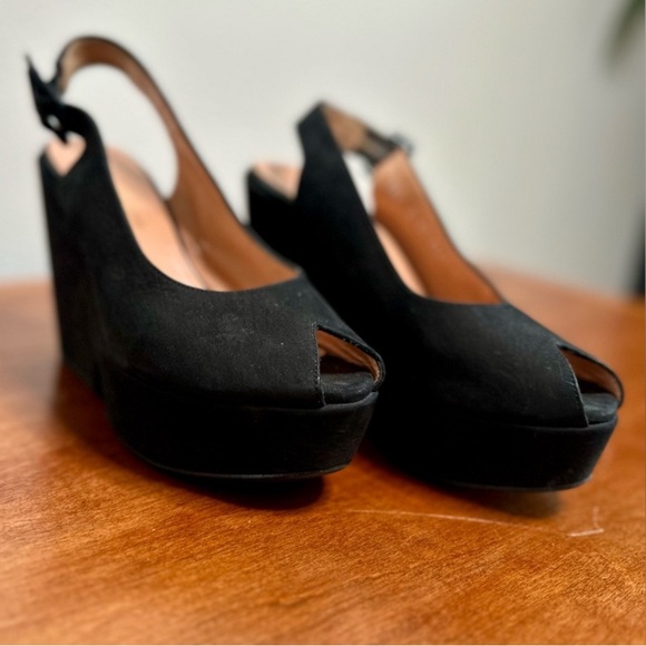 Robert Clergerie Dylan Black Suede
Goatskin Platform Wedge - Picture 3 of 8